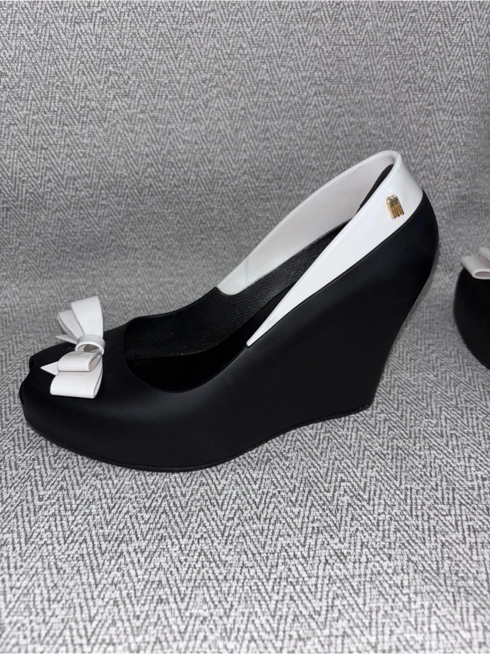 Melissa queen black